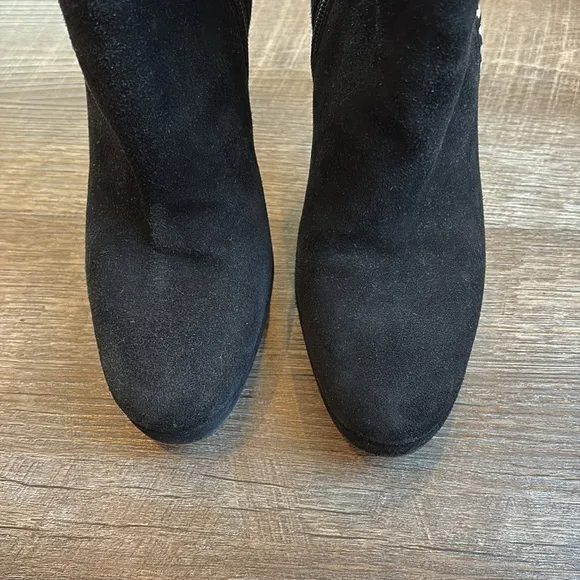 Stuart Weitzman Ankle Boots Women’s 6.5 Suede Chevron Heeled Boots