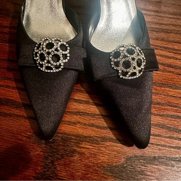 Stuart Weitzman Black Women's Shoes Kitten Heel. Jewel bow. Slingback size 7.5