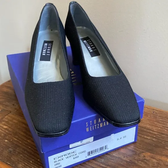 Stuart Weitzman, ladies black pumps size 9 AAA