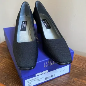Stuart Weitzman, ladies black pumps size 9 AAA