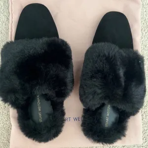 Stuart weitzman slippers natural fur/leather black size 6.5B