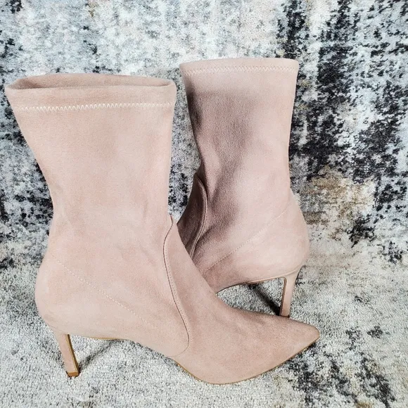 Stuart Weitzman Women's Wren 75 Bootie Stretch Suede Beige Pointed Toe Size 7.5
