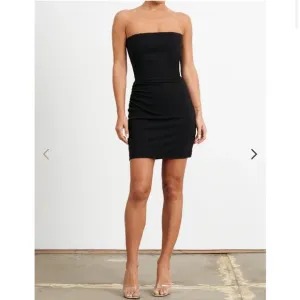 Stunning Like New Effie Kats Timeless Minimalist Strapless Black Mini Dress