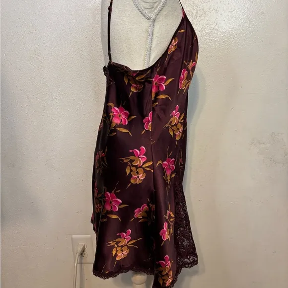 Stunning Victoria’s Secret Vintage Floral Satin Chemise in Burgundy