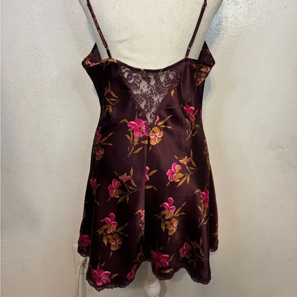 Stunning Victoria’s Secret Vintage Floral Satin Chemise in Burgundy