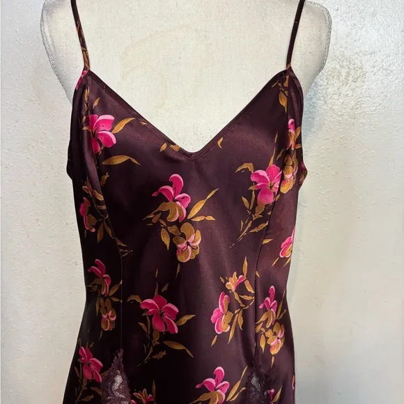 Stunning Victoria’s Secret Vintage Floral Satin Chemise in Burgundy