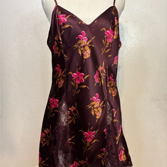 Stunning Victoria’s Secret Vintage Floral Satin Chemise in Burgundy