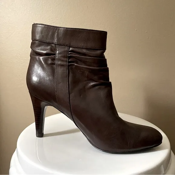 STYLE &amp; CO BROWN LEATHER CROSBY SCRUNCH BUCKLE ANKLE BOOTS Brown 9.5