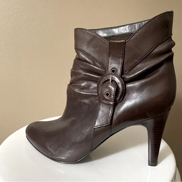 STYLE &amp; CO BROWN LEATHER CROSBY SCRUNCH BUCKLE ANKLE BOOTS Brown 9.5