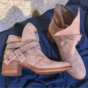Stylish Women's Tan Ankle Boots