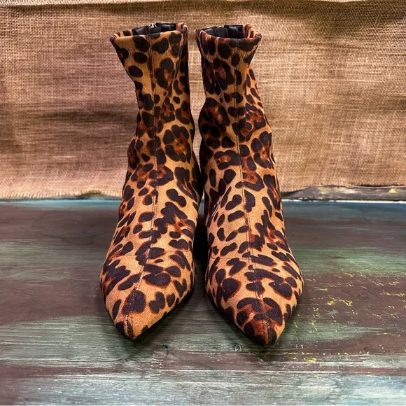 Suede leopard cheetah animal print pointed toe ankle booties size 10 NWOT