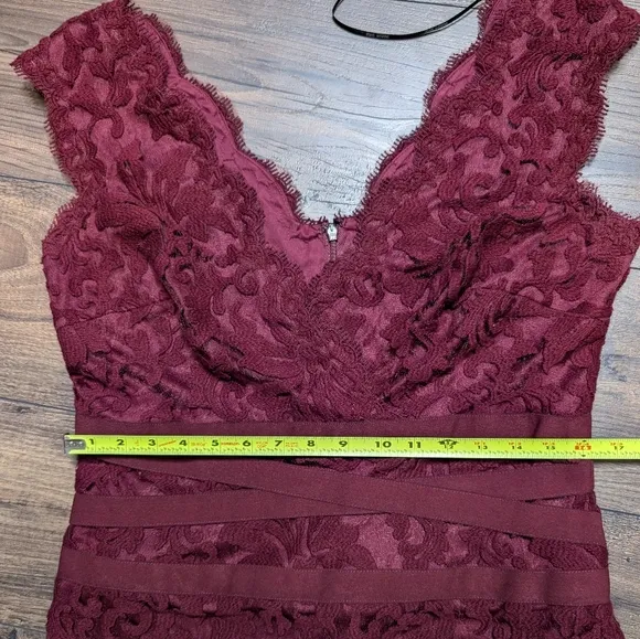 Tadashi Shoji Maroon Lace Knee‎ Length Dress Size 12