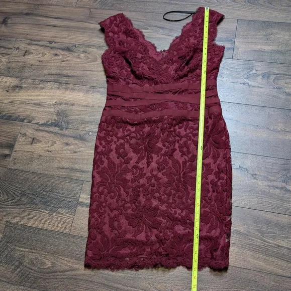 Tadashi Shoji Maroon Lace Knee‎ Length Dress Size 12