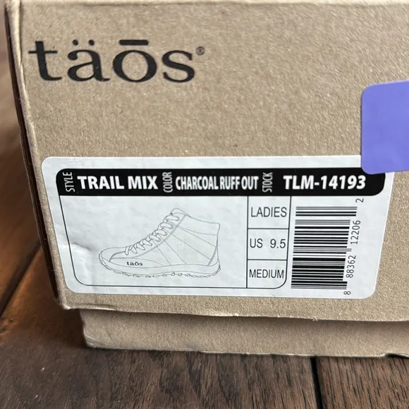 Taos Trail Mix Boots NEW Womens 9.5 Charcoal Gray Suede Side Zip Lace Up