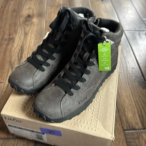 Taos Trail Mix Boots NEW Womens 9.5 Charcoal Gray Suede Side Zip Lace Up