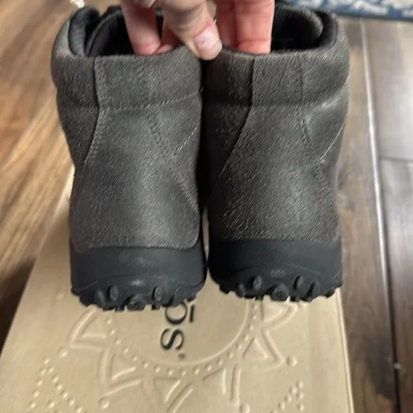 Taos Trail Mix Boots NEW Womens 9.5 Charcoal Gray Suede Side Zip Lace Up