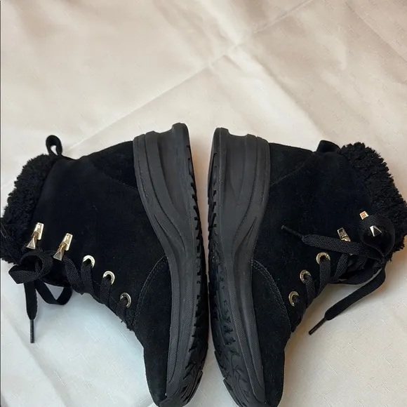 📪Taryn Rose Zahara Black suede Ankle Booties with Cozy Lining