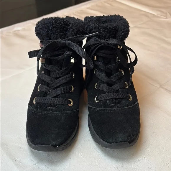 📪Taryn Rose Zahara Black suede Ankle Booties with Cozy Lining