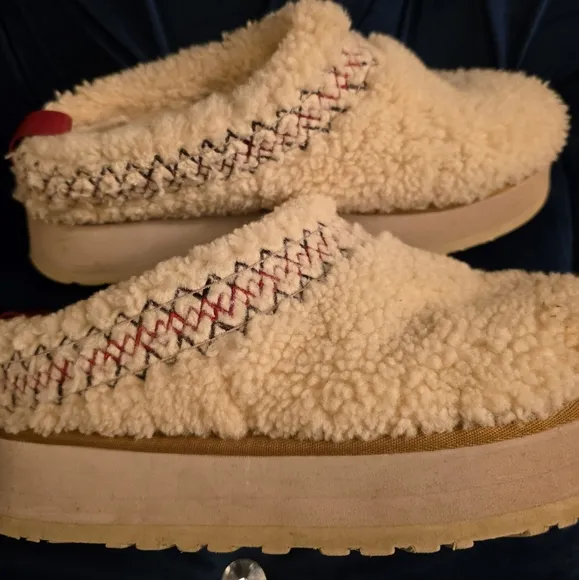 Tazz UGG Braid Fur Clog Platform Slippers Size 9