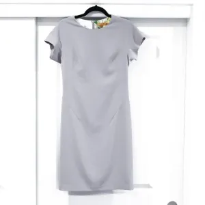 Ted Baker Medium Gray Short Sleeve Minimalist Shift Dress