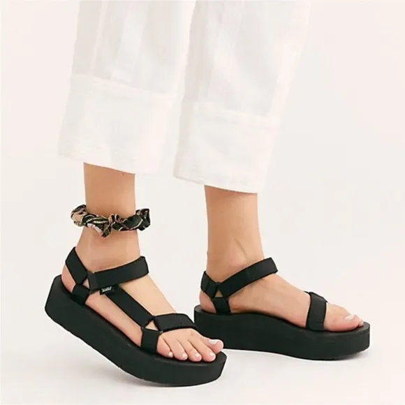 Teva Flatform Universal Black Sandals Platform Womens Size 7 EUC 1008844