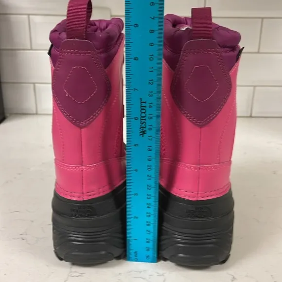The North Face Alpenglow IV Boots - Youth Size 4 NWT