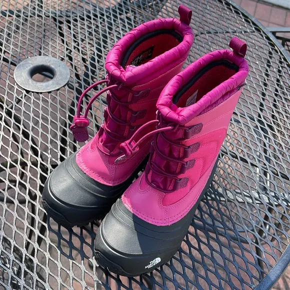 The North Face Alpenglow IV Boots - Youth Size 4 NWT