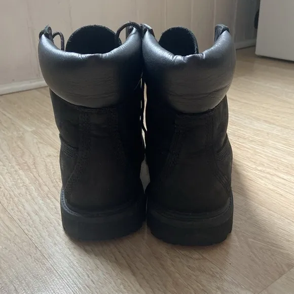 Timberland Women’s Black Premium 6&quot; Boot - Size 7.5