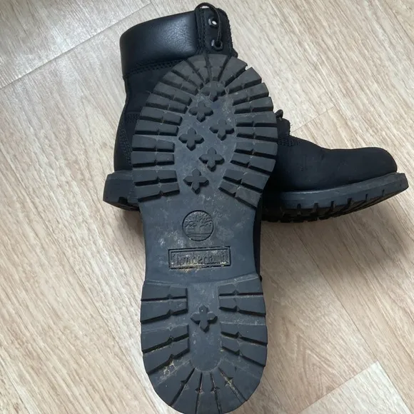 Timberland Women’s Black Premium 6&quot; Boot - Size 7.5