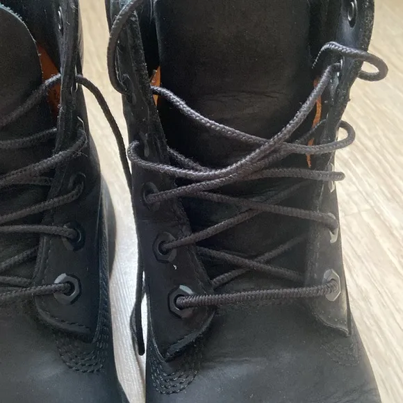 Timberland Women’s Black Premium 6&quot; Boot - Size 7.5