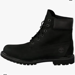Timberland Women’s Black Premium 6&quot; Boot - Size 7.5