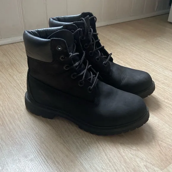 Timberland Women’s Black Premium 6&quot; Boot - Size 7.5