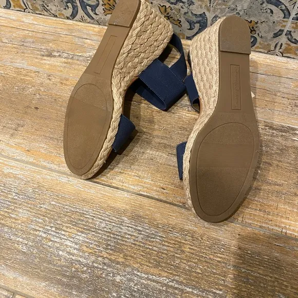 TOMMY BAHAMA stretch wedge women's heeled sandals! CUTE&amp; COMFY 💙🤎brand NEW🤎💙