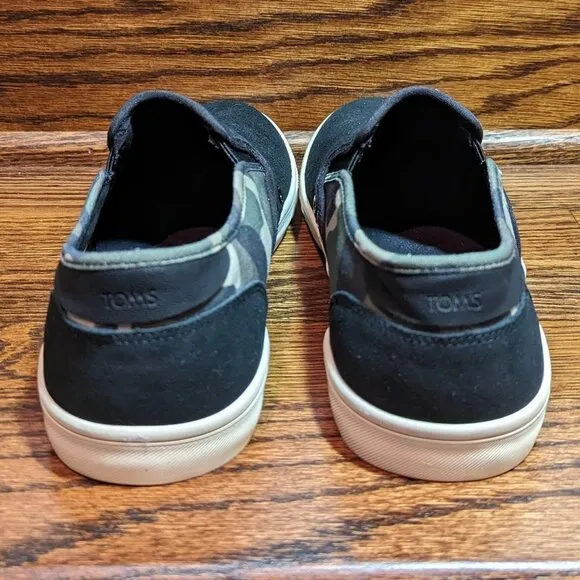 TOMS 10M baja black and camo shoes NWOT