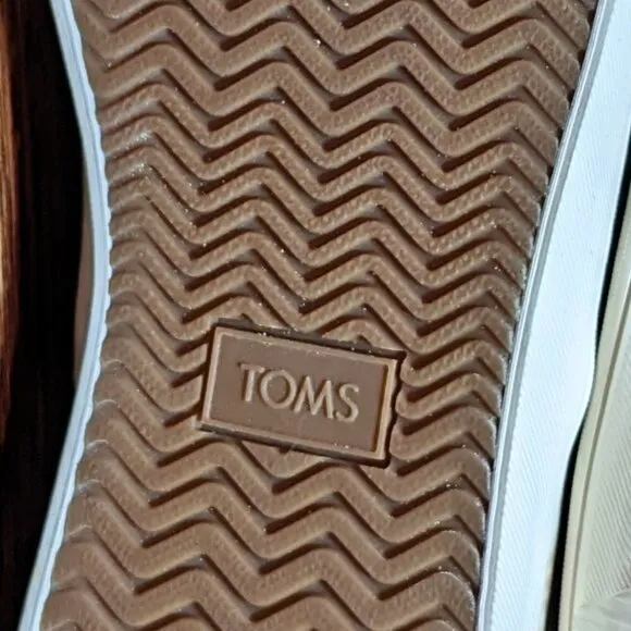 TOMS 10M baja black and camo shoes NWOT