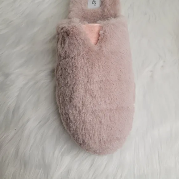 TOMS alpargata mule rose pink faux fur slippers.