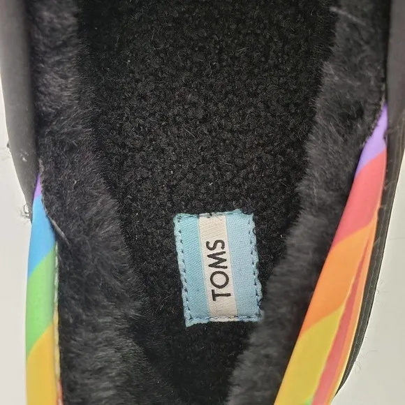 Toms Ezra Mens Size 9 Black Mat Rainbow Pride Slip On Faux Fur Inside Slippers