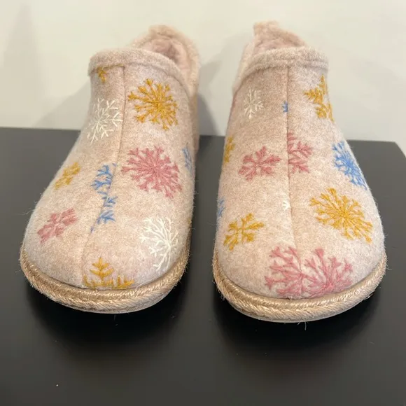 Toni Pons Duna Wool Blend Ecru with Snowflakes Bootie Slippers Size 39/8-8.5