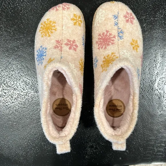 Toni Pons Duna Wool Blend Ecru with Snowflakes Bootie Slippers Size 39/8-8.5