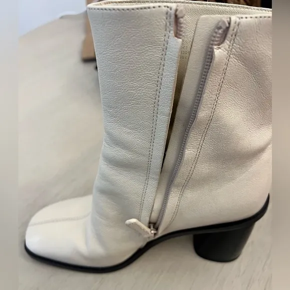 Tori Burch size 7 sculpted heel ankle boots leather style # 144301 new cream