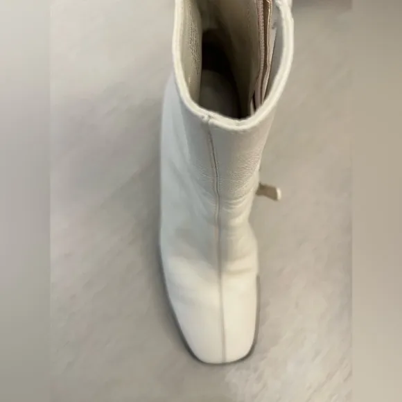 Tori Burch size 7 sculpted heel ankle boots leather style # 144301 new cream