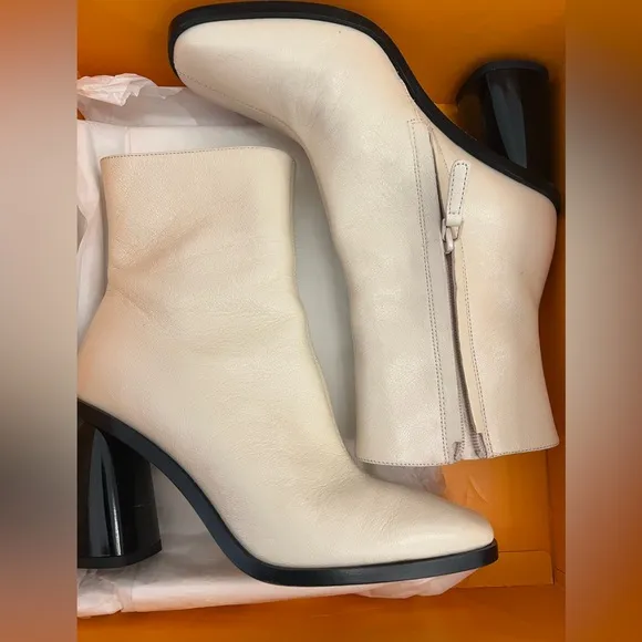 Tori Burch size 7 sculpted heel ankle boots leather style # 144301 new cream