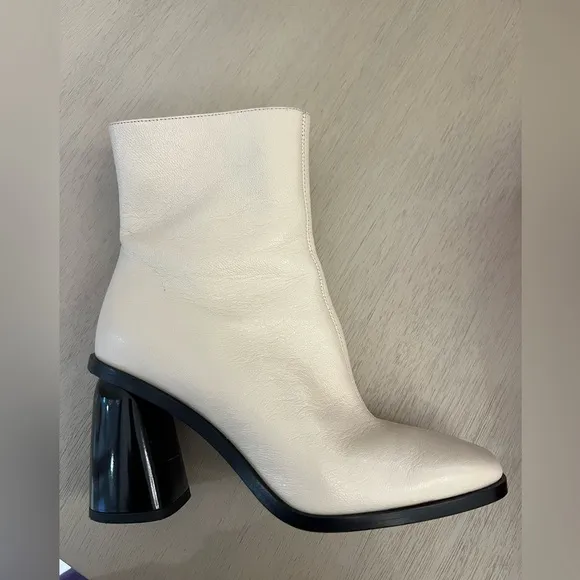 Tori Burch size 7 sculpted heel ankle boots leather style # 144301 new cream