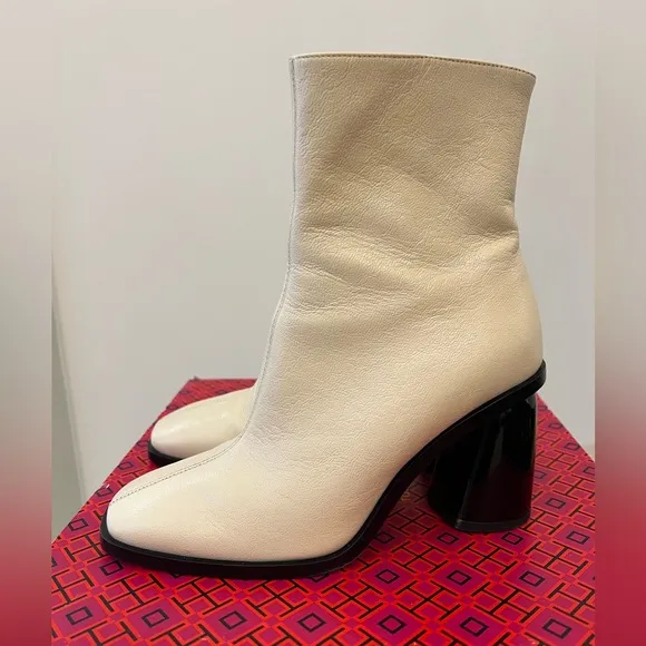 Tori Burch size 7 sculpted heel ankle boots leather style # 144301 new cream