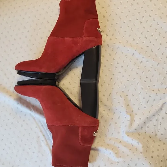 Tory Burch Aidney Wine Red Suede Pull On Ankle Boots Sz 9M