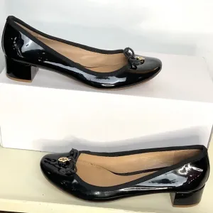 Tory Burch Black Patent Leather Pump Low Heel Bow Detail Gold Logo size 8
