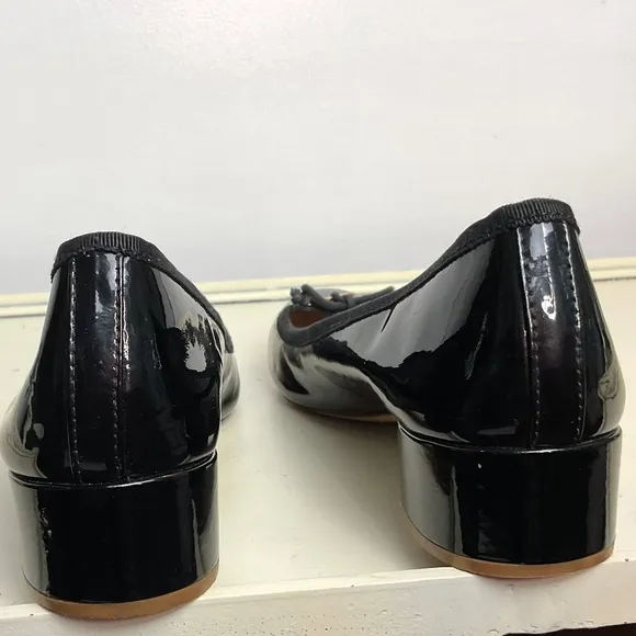 Tory Burch Black Patent Leather Pump Low Heel Bow Detail Gold Logo size 8