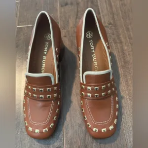 Tory Burch Leather Caramel Brown Studded Block Heel Pumps size 8. NWOB.