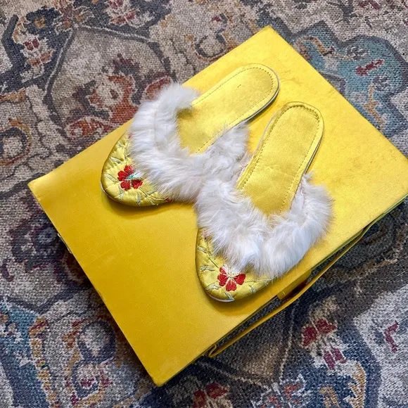 True vintage Asian pajama set circa 1950s top, bottoms, robe, slippers, case