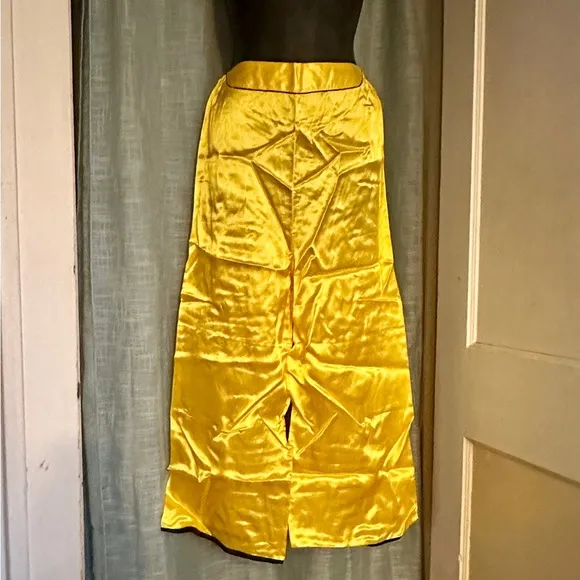 True vintage Asian pajama set circa 1950s top, bottoms, robe, slippers, case